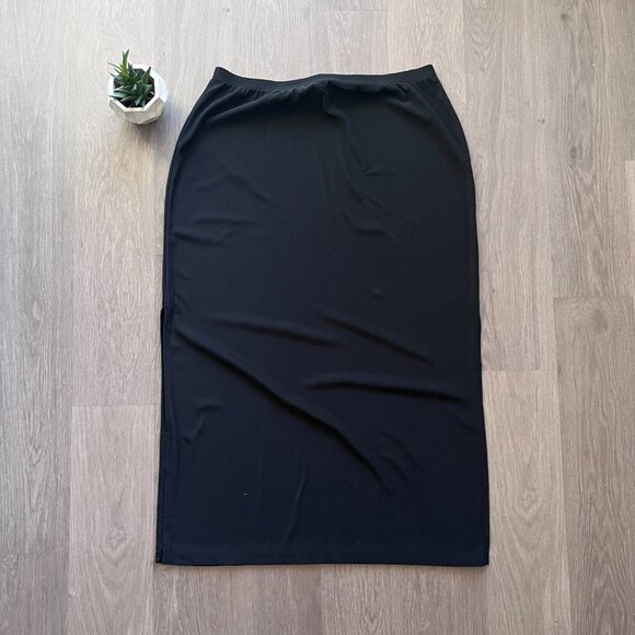 Jessica Plus Black Midi Skirt with Side-Slit & Elastic Waist - Picture 10 of 11